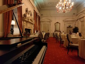 Valentine's Day Romantic Pianist